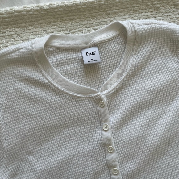 Aritzia TNA waffle long sleeve henly - Picture 2 of 6